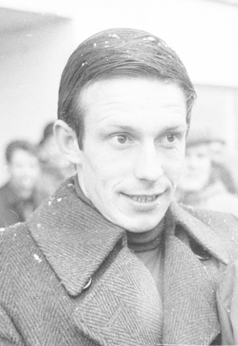 Roald "Kniksen" Jensen før 1. divisjonskampen mellom Brann og Strømsgodset på Brann stadion i April 1971